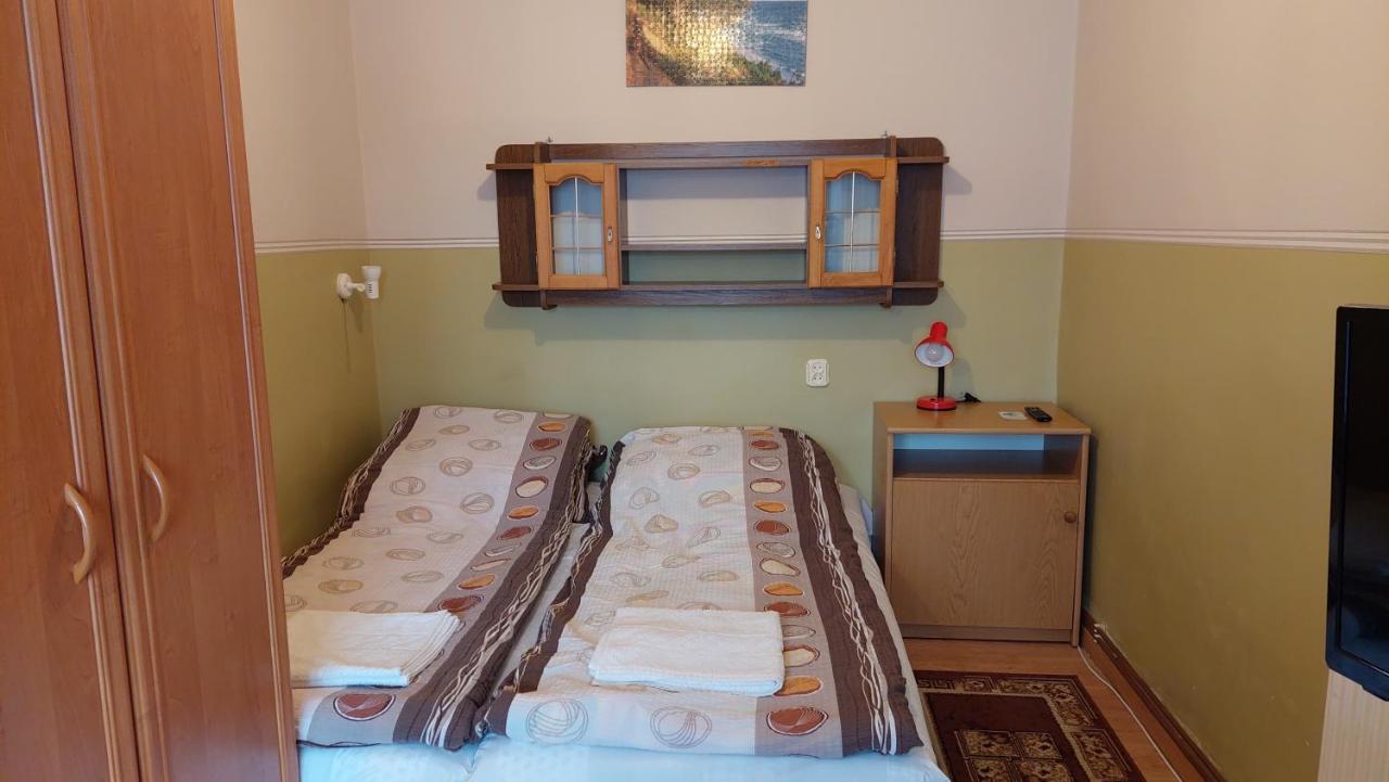 Noclegi U Krystyny Rewal Exterior foto