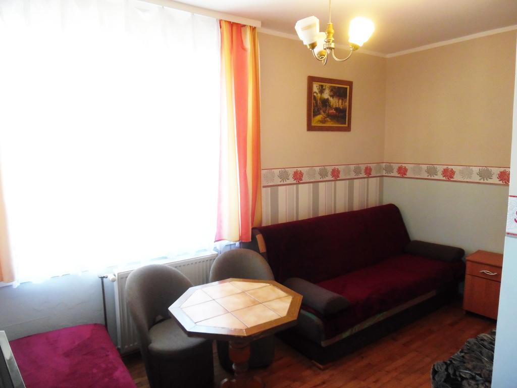Noclegi U Krystyny Rewal Exterior foto