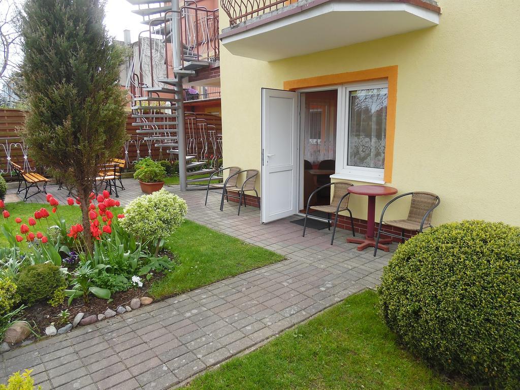 Noclegi U Krystyny Rewal Exterior foto
